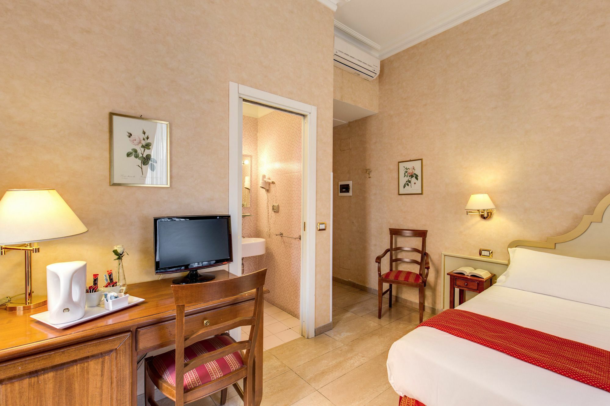 Wrh Suites Рим Экстерьер фото